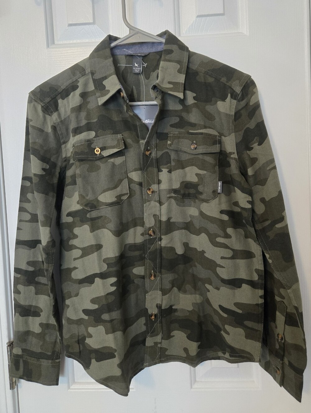 Eddie Bauer Boy's Olive Green Camouflage Button Done Size M